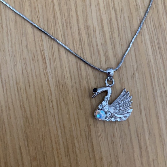 Swan Necklace - Picture 1 of 2